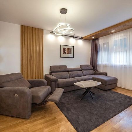 Apartman Pesic Apartment Пирот Екстериор снимка